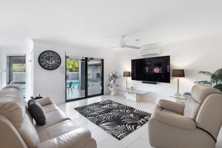61 Audrey Avenue, Helensvale QLD 4212 - House For Rent | Domain - Photo 5