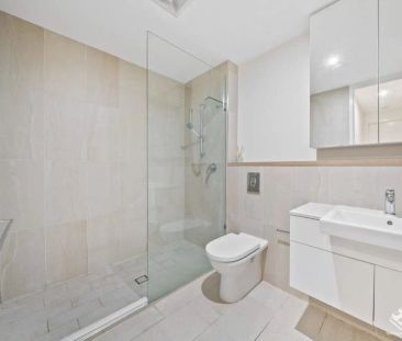 “Spacious & Modern Unit – Steps to Indooroopilly Shops, Cafés & Tra... - Photo 4
