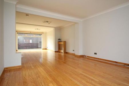 6 bedroom detached house to rent - Photo 2