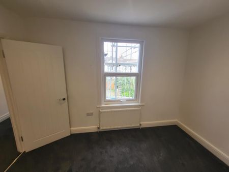 4 bedroom terraced house to rent - Photo 5