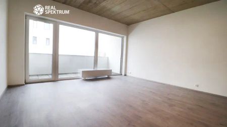 Pronájem nezařízeného bytu 1+kk s lodžií a parkovacím stáním, 39 m - Photo 2