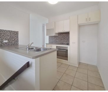 Modern 2-Bedroom Unit in Prime Biggera Waters Location - Photo 4