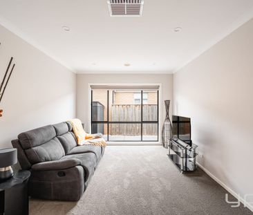 COMFORTABLE FAMILY HOME IN A CONVENIENT LOCATION! - Photo 4