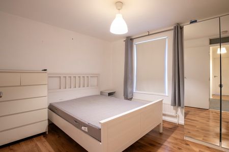 4 Bed Terraced House, Walton Close, SW8 - Photo 4