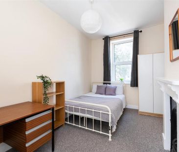 4 bedroom end of terrace house to rent - Photo 4