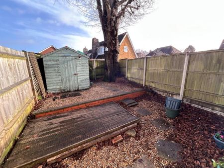 1 bedroom flat to rent - Photo 2