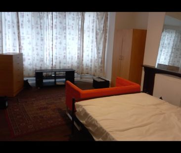 Room in a Shared House, Cranbrook Rise, IG1 - Photo 1