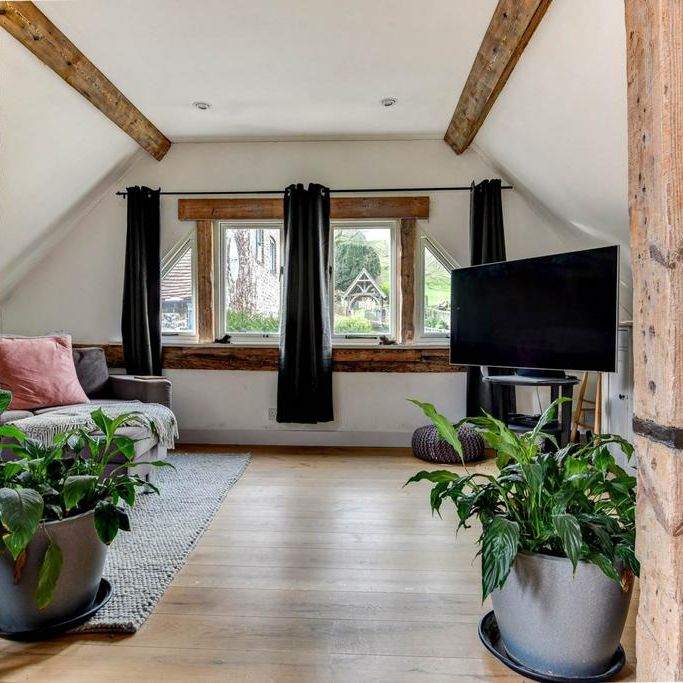 3 bedroom barn conversion to rent - Photo 1