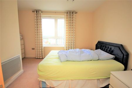 Station Approach, Woking - 2 bedrooms Property for lettings - Seymours - Photo 3