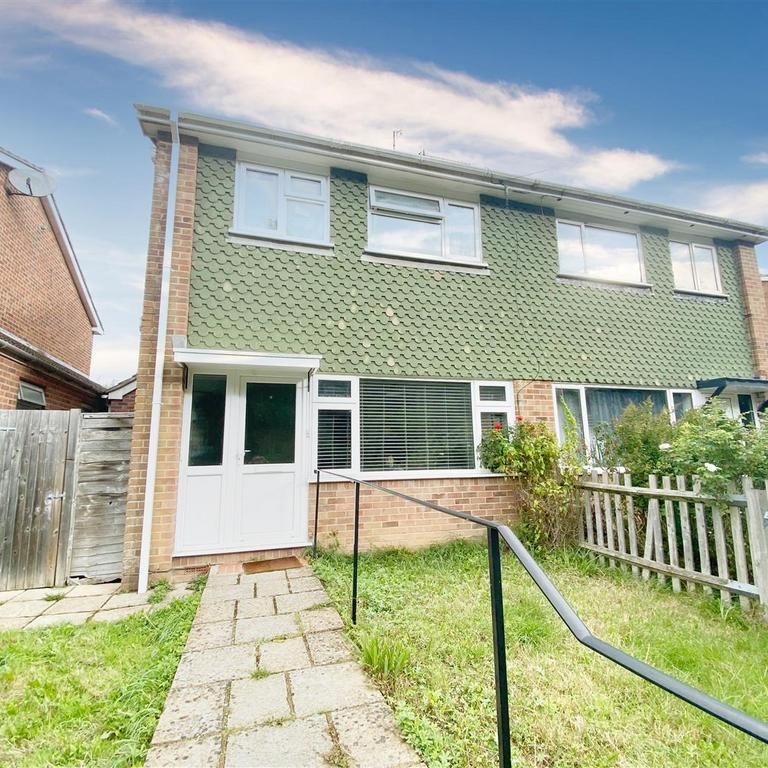 3 bedroom semi-detached house to rent - Photo 1