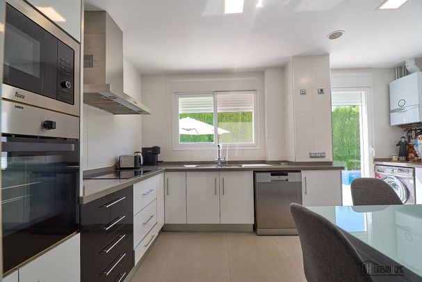 Casa o chalet de alquiler en Carrer las Orquideas, La Conarda - Montesano - Photo 1