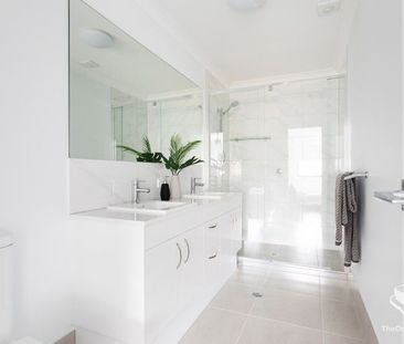 Beautiful 4 Bedroom Townhouse - Photo 6