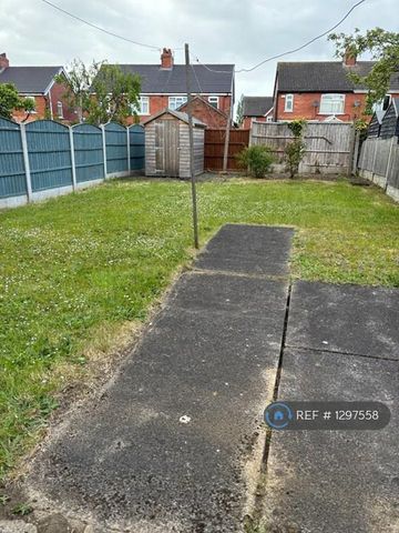 3 bedroom semi-detached house to rent - Photo 5