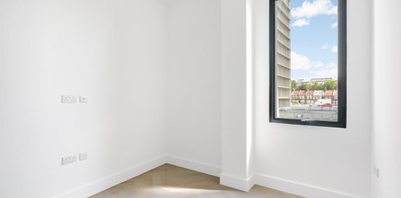 High Street - Photo 2