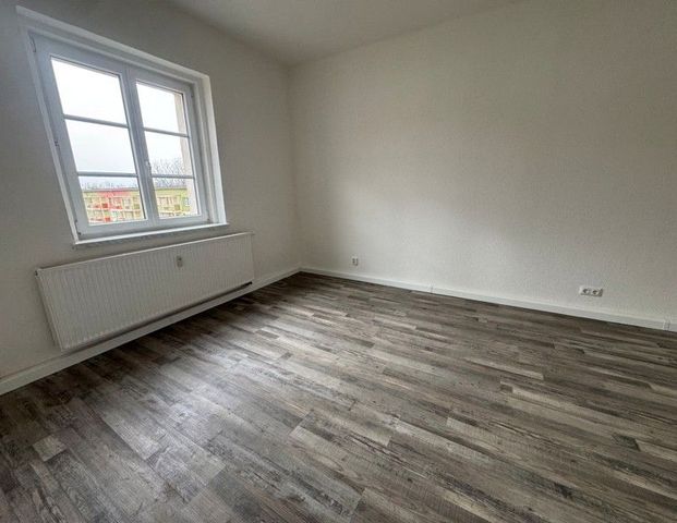 Ein tolles Wohlgefühl in dieser 3-Raum-Wohnung - mit EBK und Balkon - Foto 1