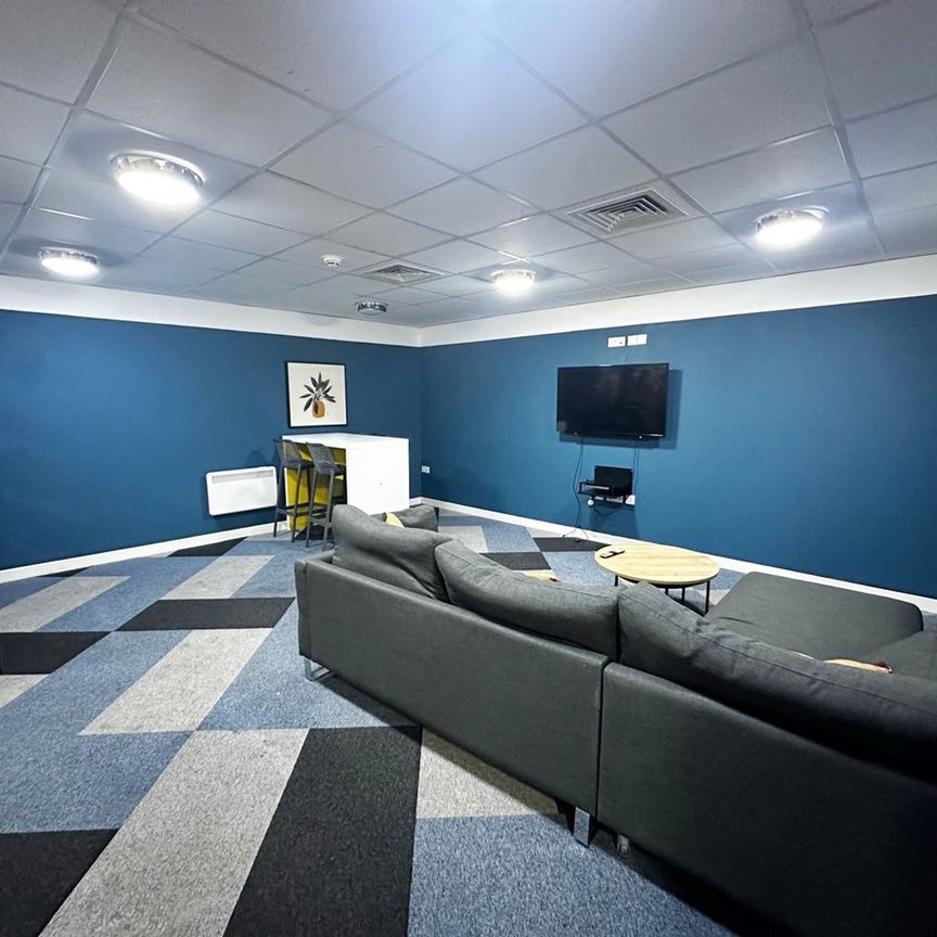 Studio Flat, Stanley St, L1 - Photo 1