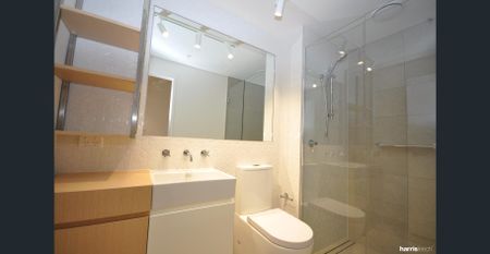 Modern 2 Bedroom Apartment - Photo 5