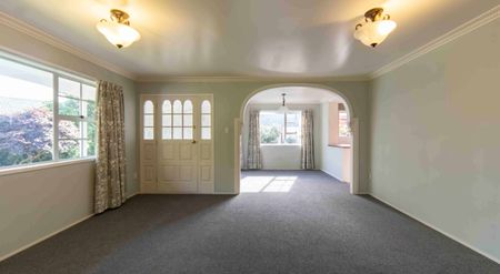 Queenwood Home with Bonus Sleepout - Private & Versatile - Photo 4