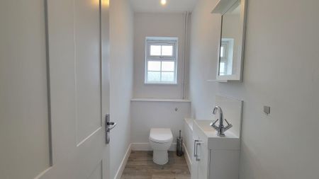 5 bedroom detached house to rent - Photo 5