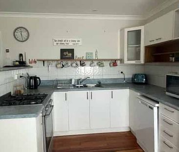 Lovely family home - Photo 2