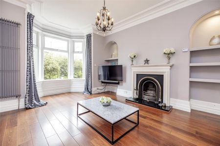 4 bedroom end of terrace house to rent - Photo 2