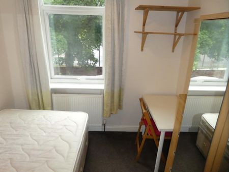 4 bedroom terraced house to rent - Photo 3