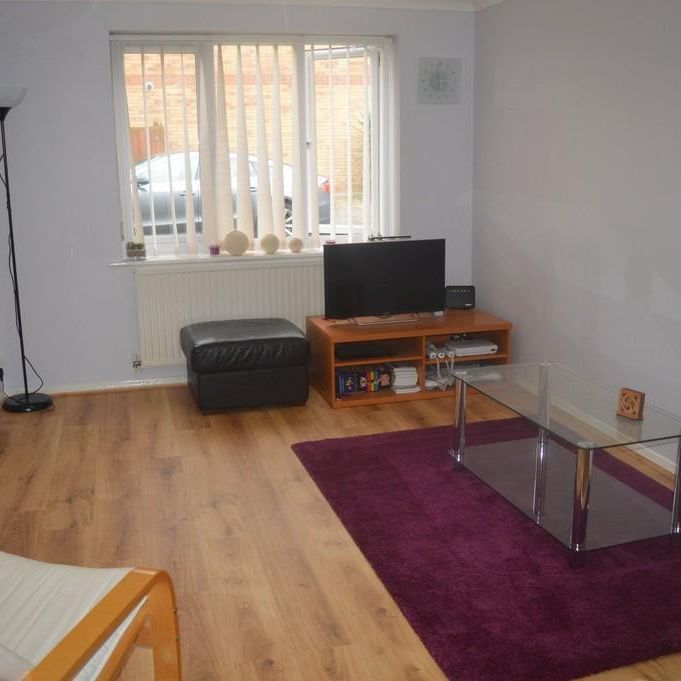 3 bedroom semi-detached house to rent - Photo 1
