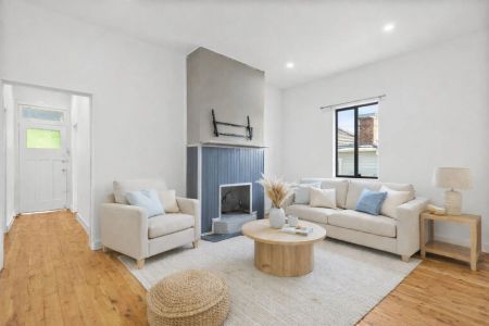 Charming Home with Outdoor Entertaining - Photo 4