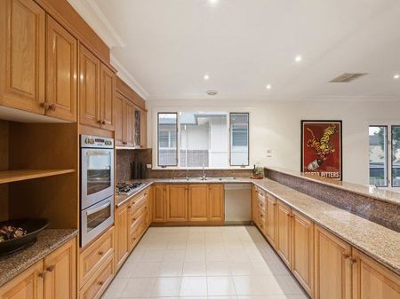 Large Family Home In Great Location - Photo 5