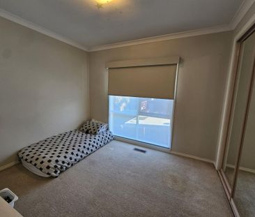 10 Reynolds Court, Roxburgh Park - Photo 4