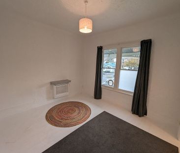 Home on the hill - charming 1bed flat in Linwood - Photo 5
