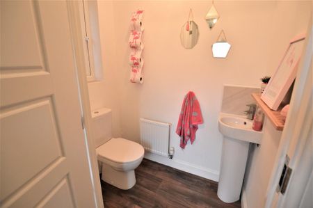 4 bedroom detached house to rent - Photo 5