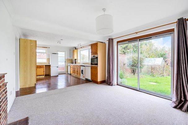 3 bedroom bungalow to rent - Photo 1