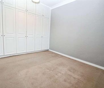 Portnoi Close, Romford, RM1 - Photo 3