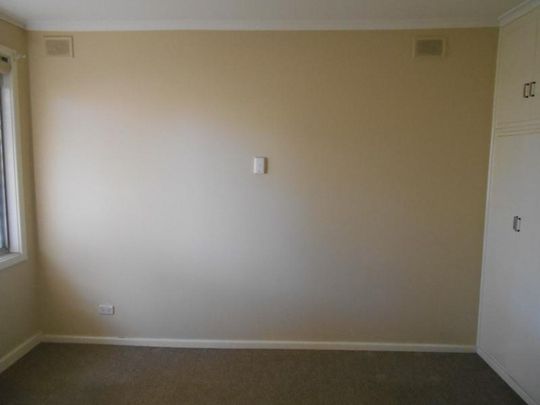 1 Bedroom Unit in a Small Group of 10&excl; - Photo 1