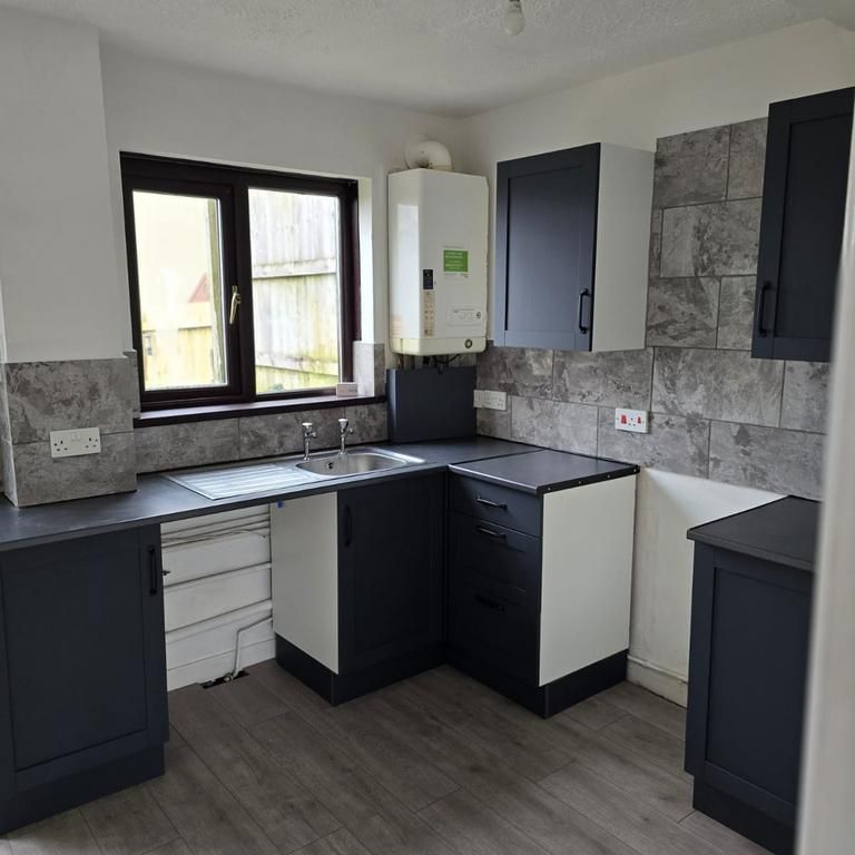 2 bedroom end of terrace house to rent - Photo 1