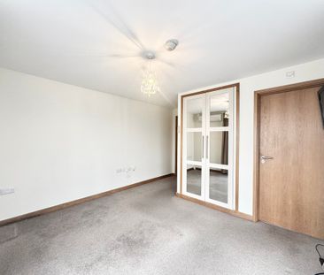 2 Bedroom Apartment, Rothesay Avenue, London - Photo 1