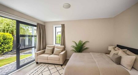 Studio Apartment - $390pw (Power, Water & Unlimited Internet Included!) - Photo 2