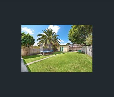 Character Filled Bungalow in Premier Location - Photo 4