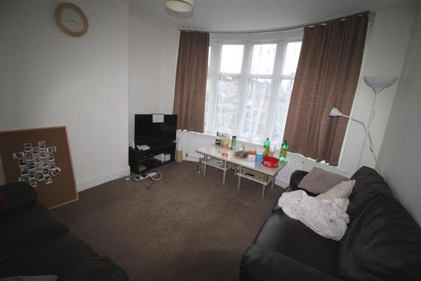 3 bedroom private hall to rent - Photo 1