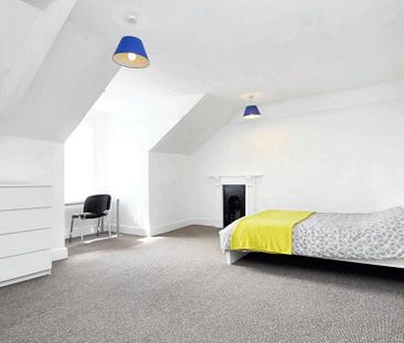 3 bedroom flat to rent - Photo 2