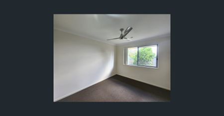 SPACIOUS 4 BEDROOM FAMILY HOME WITH OPEN KITCHEN LIVING DINING WITH SEPARATE CARPETED FAMILY ROOM. VERY GOOD SIZE BEDROOMS. 5 MINUTES TO THE HIGHWAY. - Photo 4