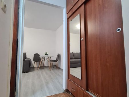 1 Decembrie, 4 minute M, garsoniera decomandata, DB1328. - Photo 2