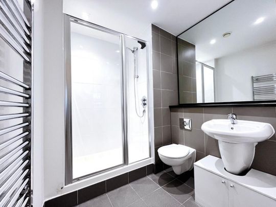 2 bedroom Flat To Let - Photo 1