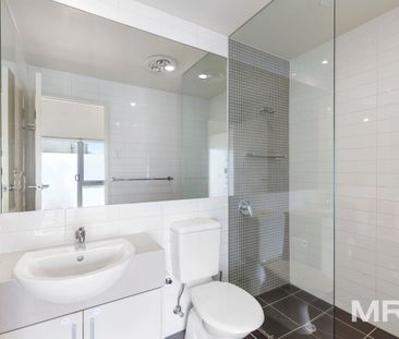 Easy living in a fantastic location - Photo 3