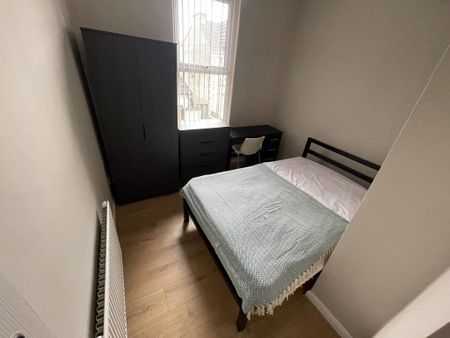 4 bedroom end of terrace house to rent - Photo 3