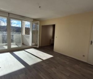 Location Appartement à VILLEFONTAINE - Photo 1