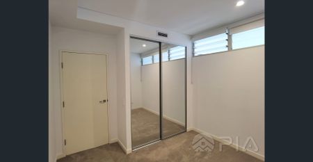 Modern 1-Bedroom Apartment – Canterbury’s Best Location! - Photo 3