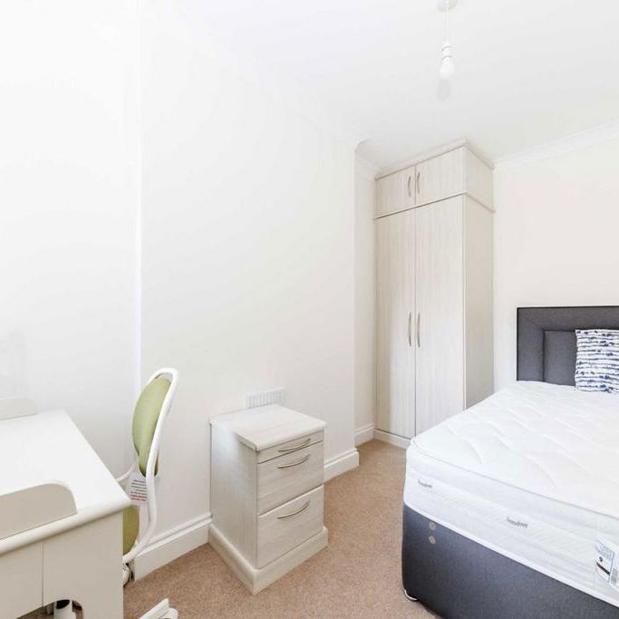 3 bedroom flat to rent - Photo 1