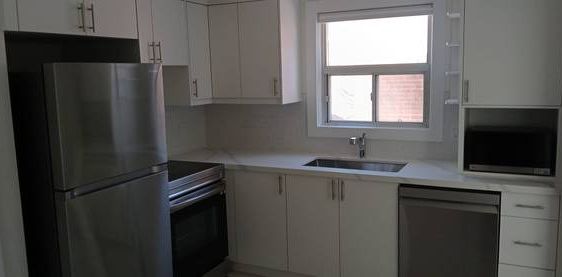 2 bedroom+ very large newly renovatedWarren Park/Lambton apt April 1 - Photo 2